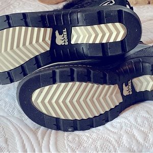 Super warm weather resistant Sorel ladies boots Size 8.5